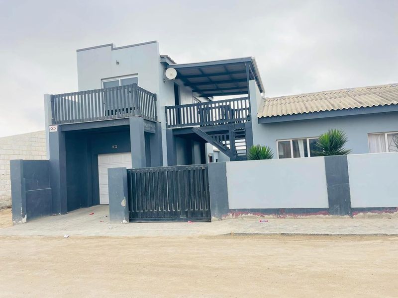 2 Bedroom house & 3 Flats for sale in Tamariskia, Swakopmund. - Photo 2