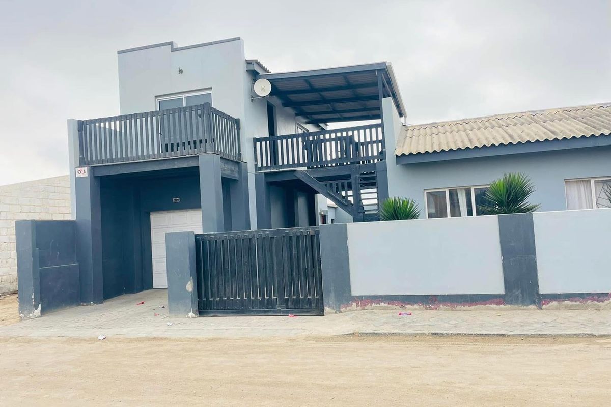 2 Bedroom house & 3 Flats for sale in Tamariskia, Swakopmund. - Photo 2