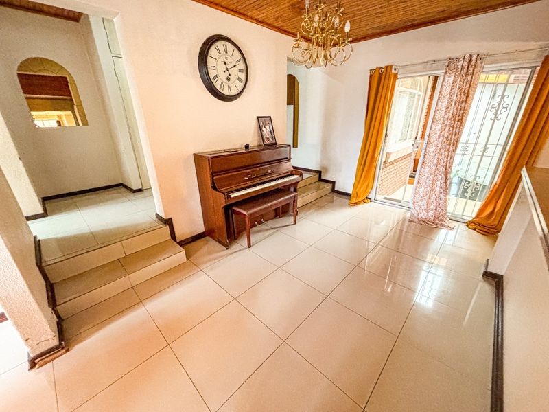 Bassonia Gem: Large 3-Bedroom House with Guest Flatlet - Photo 5