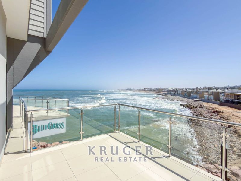 EXCLUSIVE OCEANFRONT PENTHOUSE | WATERFRONT - SWAKOPMUND - Photo 7
