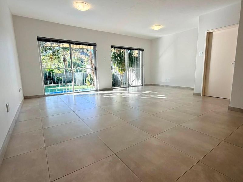 4 Bedroom Townhouse TO LET in Ludwigsdorf - Photo 2