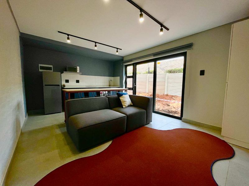 Exclusive Student Haven: 600m from Varsity College! - Photo 9