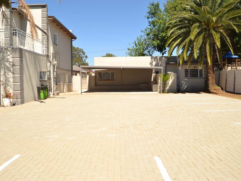 2 Bedroom apartment up for grabs! - Photo 7