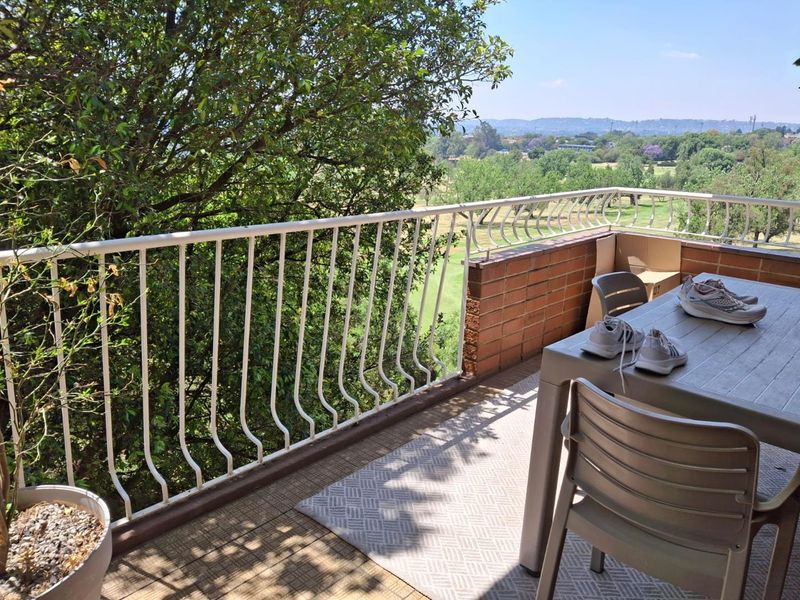 A MAGNIFICENT THREE BEDROOM APARTMENT - Photo 6