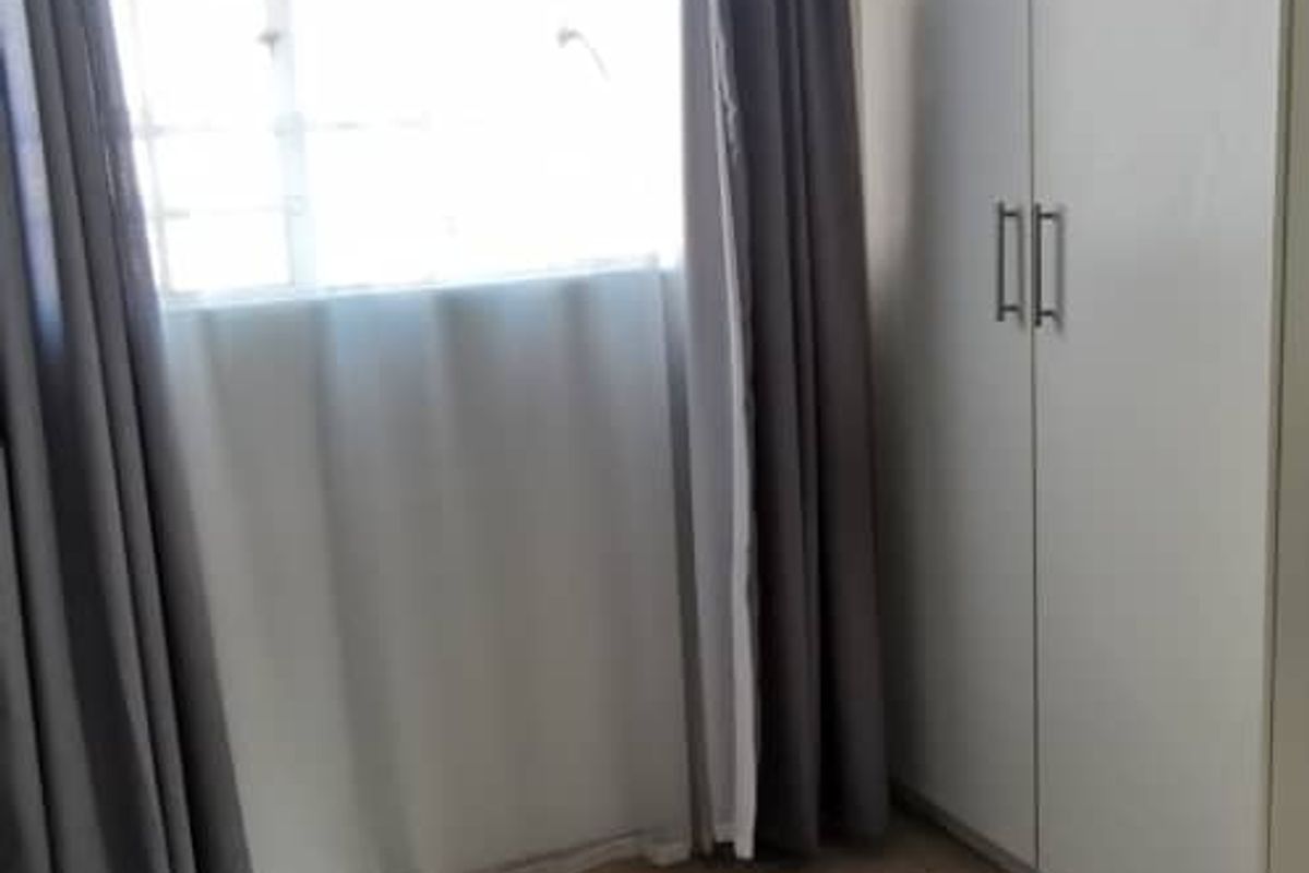 young professional - Photo 5