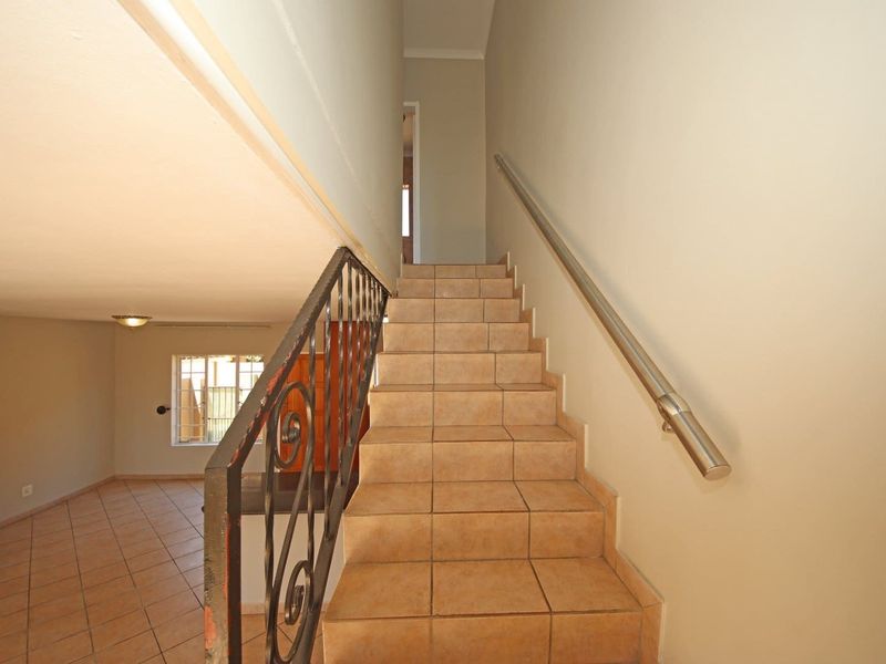 Immaculate 2-Bedroom Duplex in Secure Complex - Photo 9