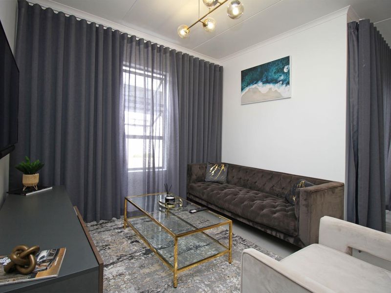 Tastefully furnished 1bedroom ground floor unit for rent - Photo 5