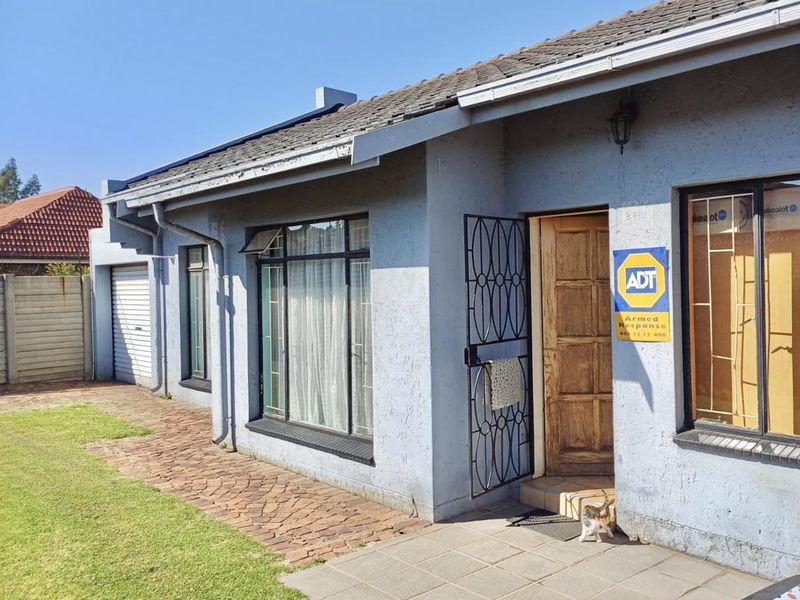 Three Bedroom House For Sale! - Photo 2