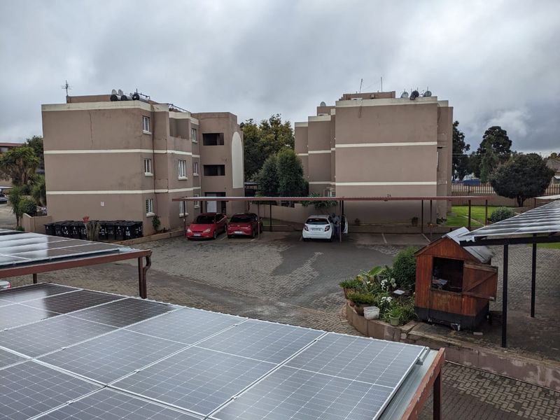 Cute Primrose Townhouse: Secure, Solar-Powered Living Perfect for First-Time Buyers! - Photo 2