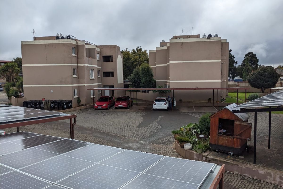 Cute Primrose Townhouse: Secure, Solar-Powered Living Perfect for First-Time Buyers! - Photo 2