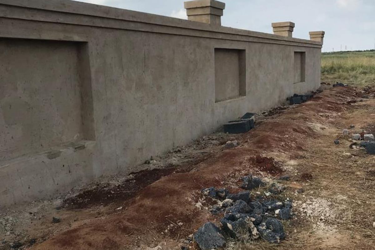 Land with secure & sturdy boundary walls - Photo 4