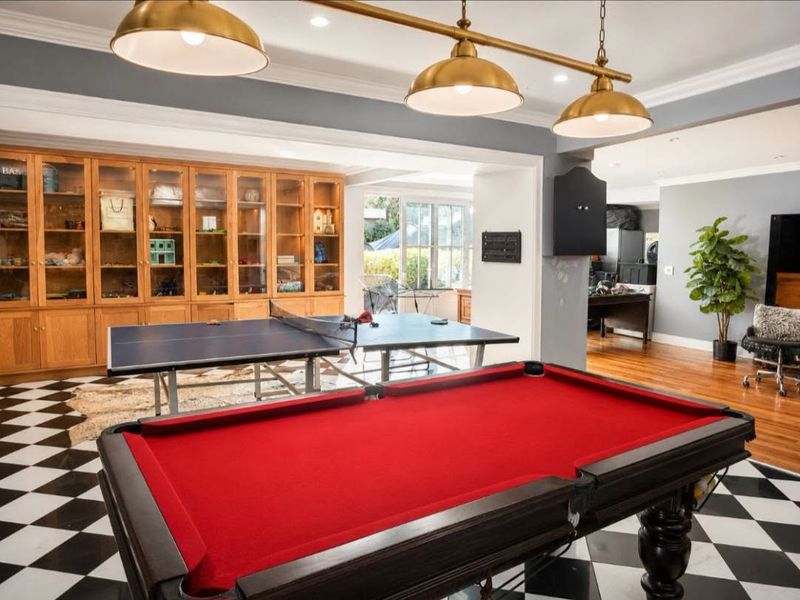 Extraordinary Estate Residence Offering Exceptional Space, Luxury and Versatility - Photo 5
