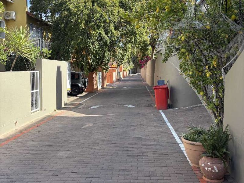 Modern 3 bedroom Townhouse for Sale in Ludwigsdorf, Windhoek - Photo 2
