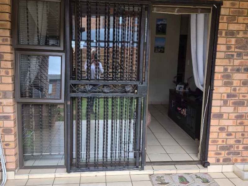 Charming 2-Bedroom  Apartment for Sale in Secure Ravenswood Mews 1, Boksburg - Photo 9
