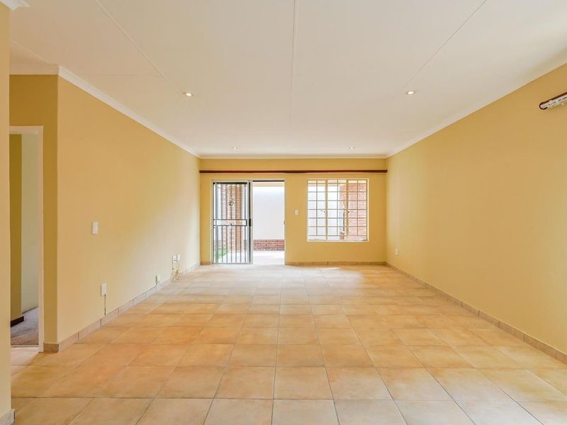 Beautiful 3-bedroom Simplex in The Wilds Estate - Photo 8