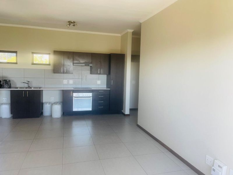 Luxurious 2 bedroom and 2 bathroom in Jackal Creek Golf Estate - Photo 4