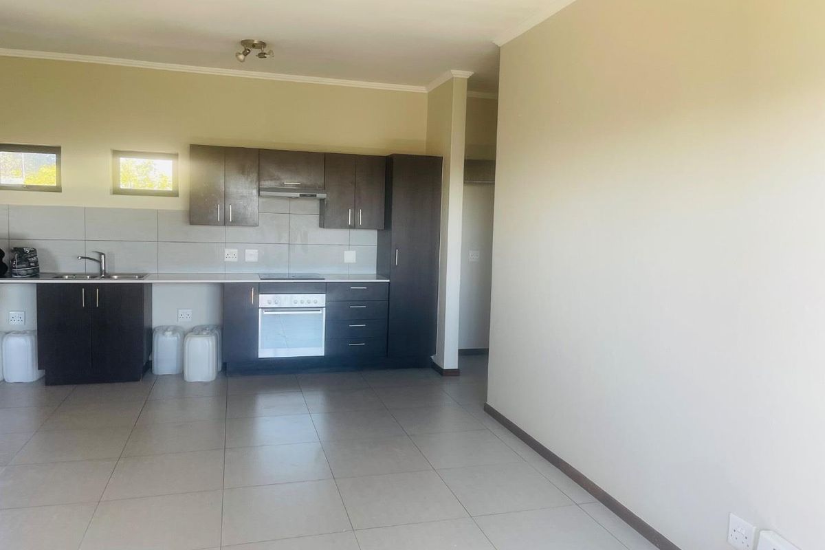 Luxurious 2 bedroom and 2 bathroom in Jackal Creek Golf Estate - Photo 4