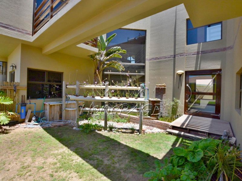 Vogelstrand, Swakopmund:  Large, Comfortable, Upmarket 5 Bedr Home is for Sale - Photo 2