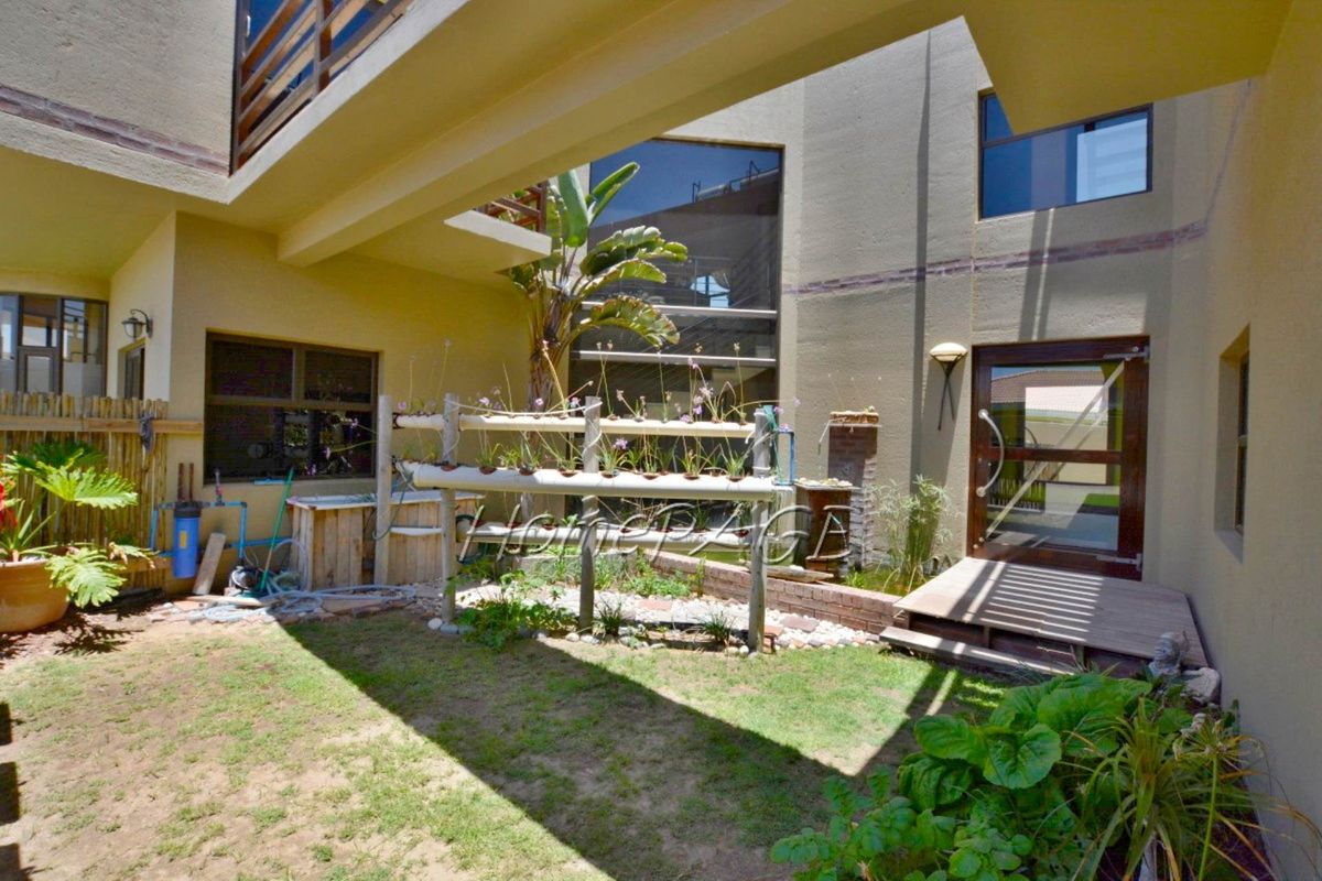 Vogelstrand, Swakopmund:  Large, Comfortable, Upmarket 5 Bedr Home is for Sale - Photo 2