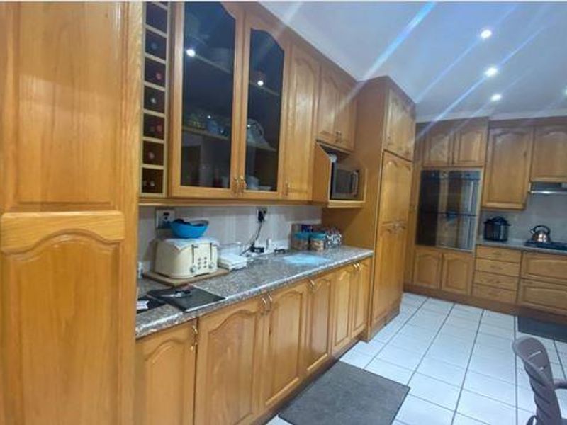 First Class Hidden Jewel - Photo 4