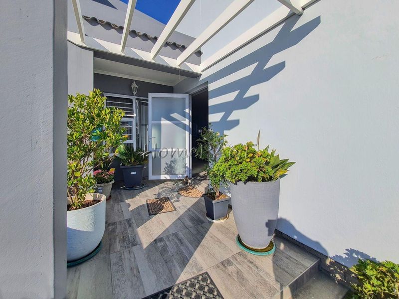 Ext 11 (Sun Bay), Henties Bay:  Neat 3 Bedr Home with 1 Bedr Flat is for Sale - Photo 6