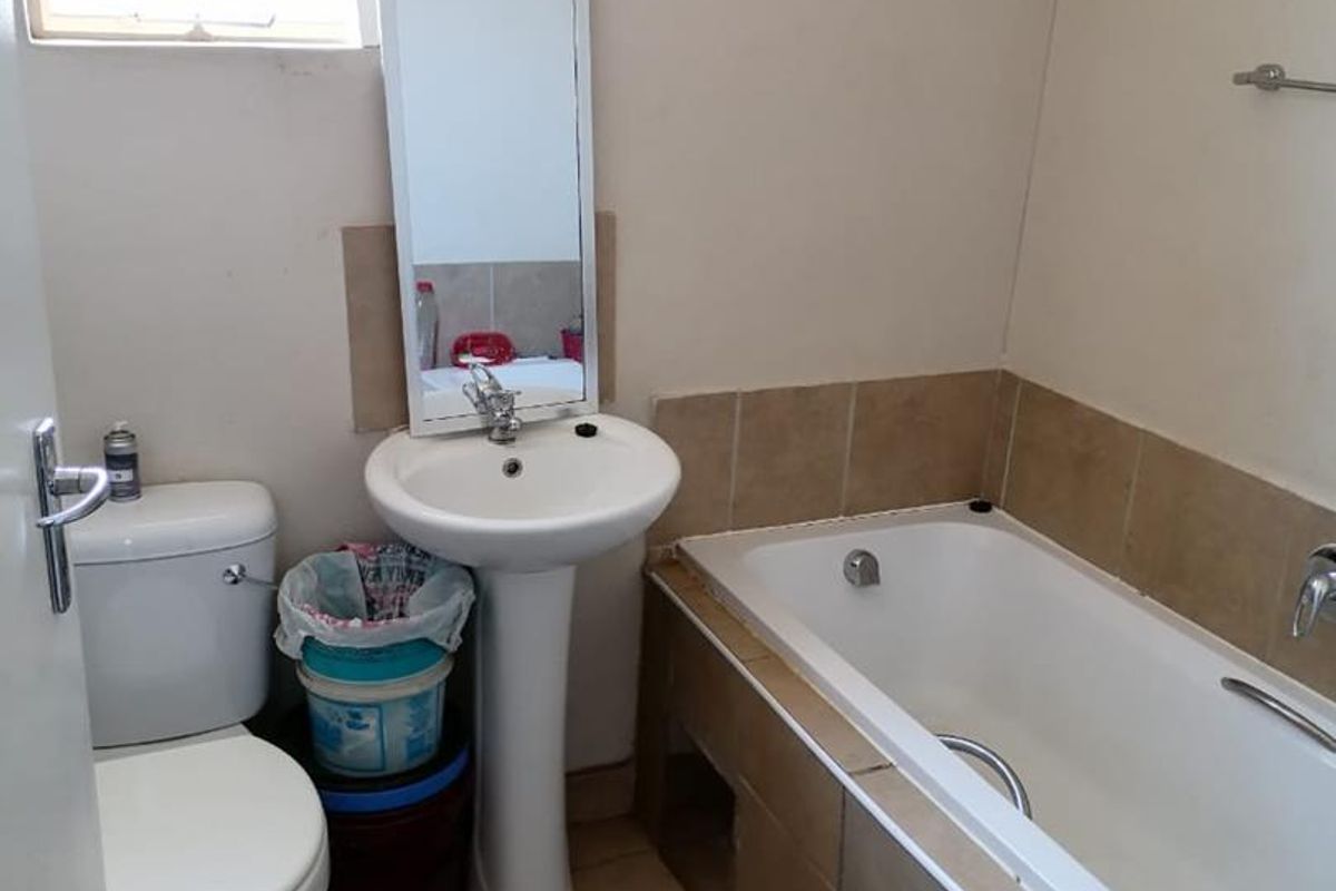 Charming 2-Bedroom Home in Peaceful Palm Ridge! - Photo 4