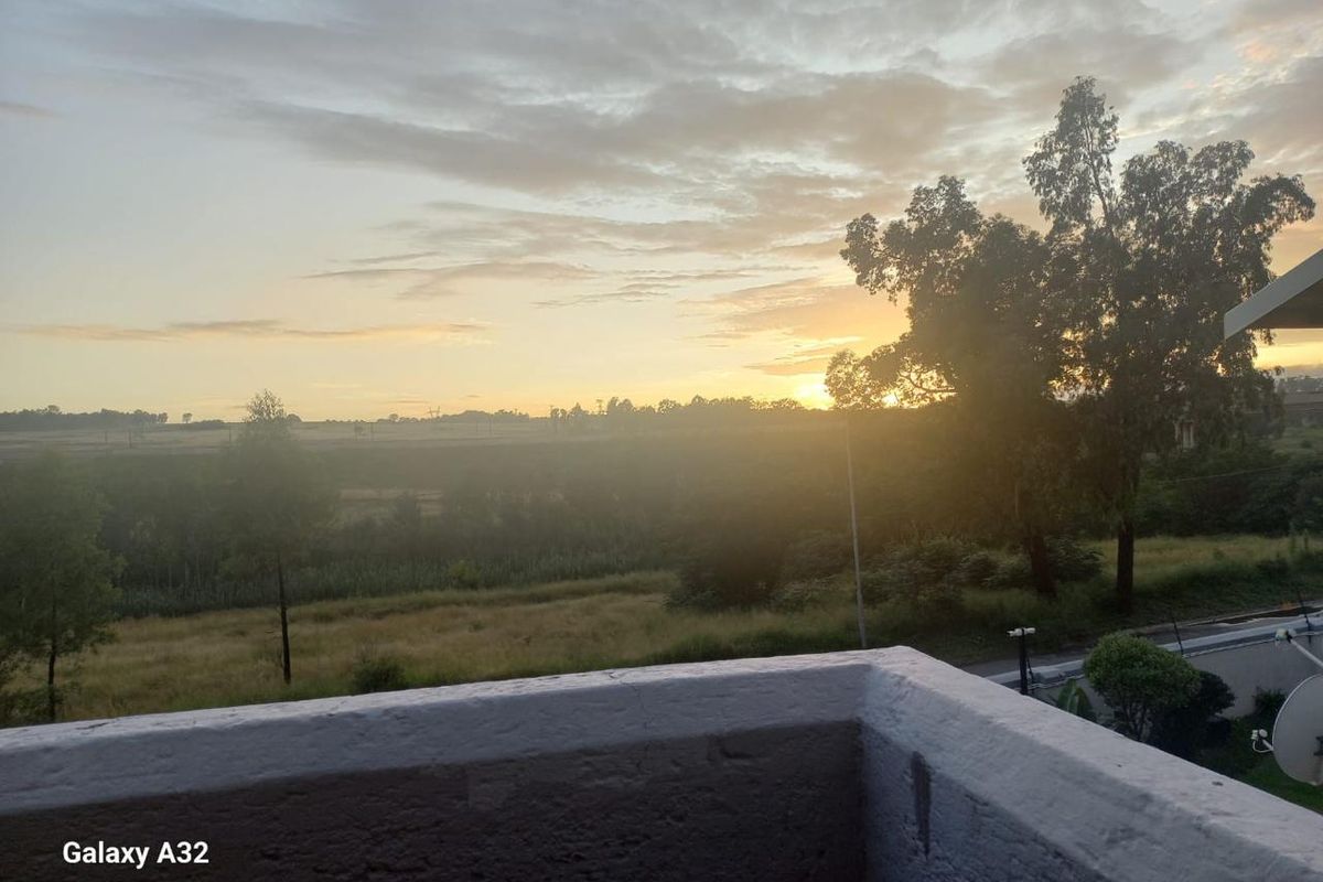 PRIME 2 bedroom 1 bath apartment - Photo 2