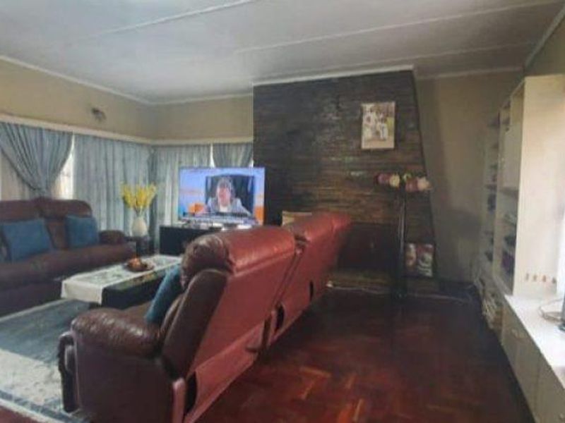 Absolute Bargain - Photo 4