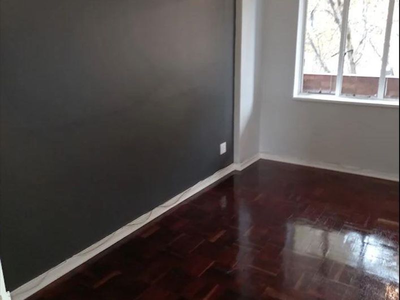 Explore Ideal Living: Security & Convenience Combined! - Photo 2