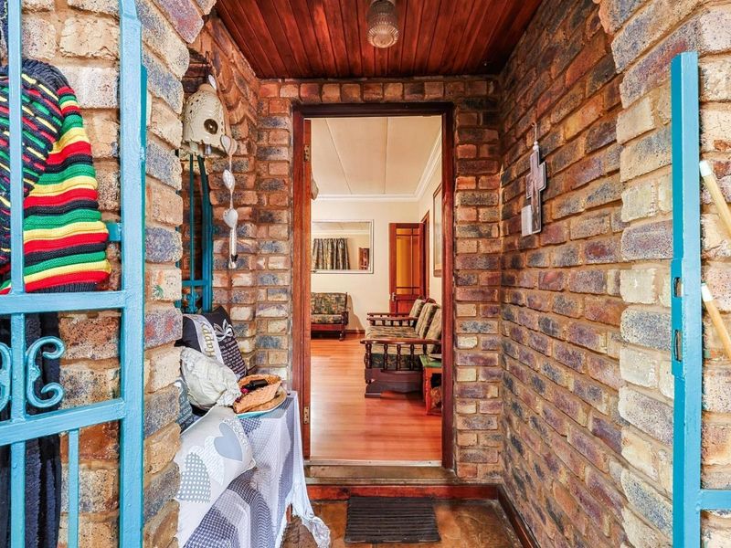 Spacious Family Home with Flatlet - Photo 4