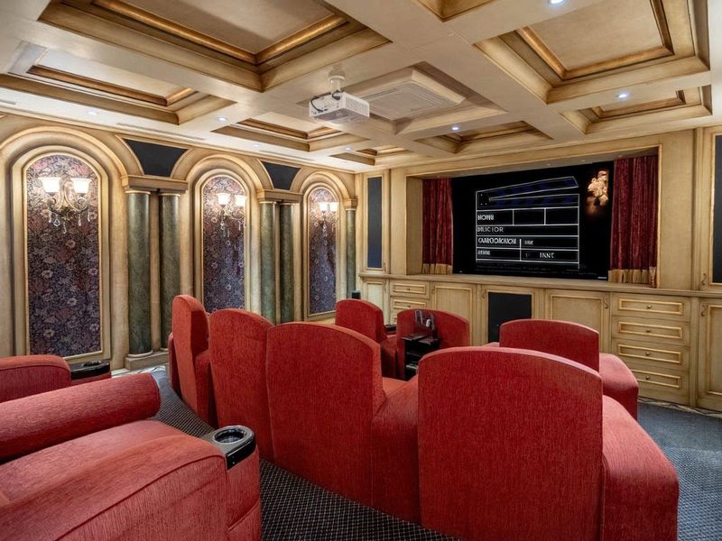 Palatial Estate of Distinction - Photo 8