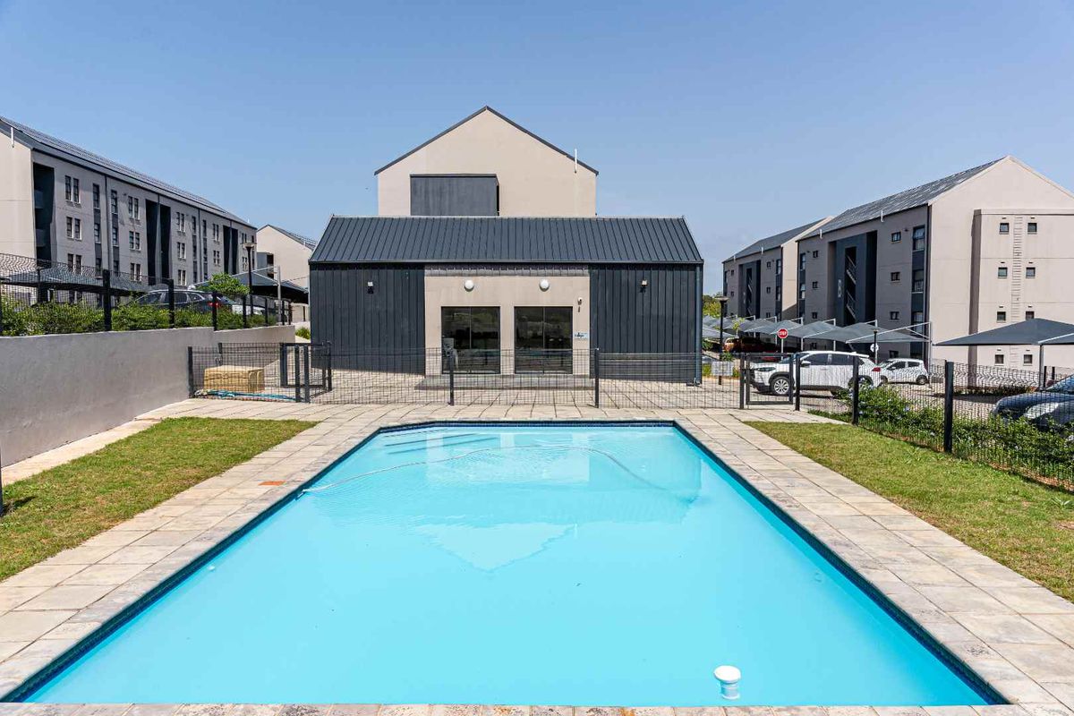 Secure ground floor estate living - Photo 2