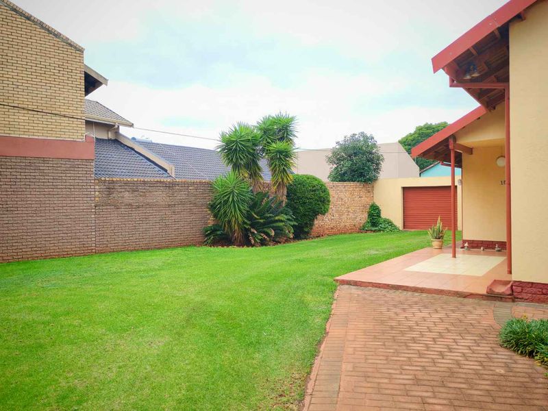 Discover Your Dream Home: Perfect for Family Living & Entertaining! - Photo 3