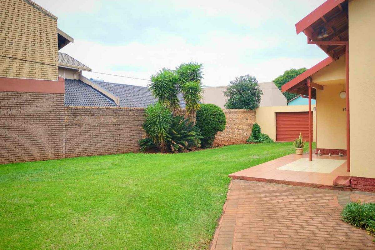 Discover Your Dream Home: Perfect for Family Living & Entertaining! - Photo 3