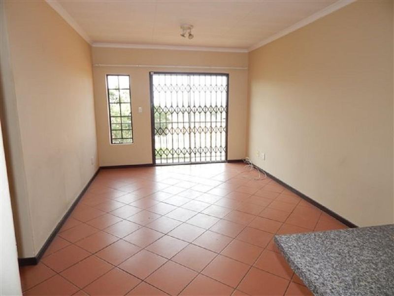 Modern 2 bedroom top unit in Mooikloof Ridge - Photo 2