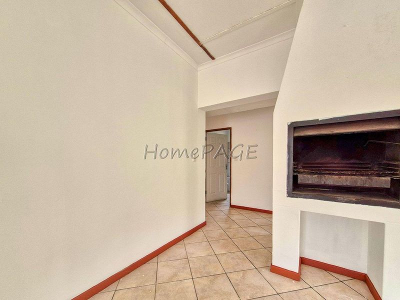 Meersig, Walvis Bay:  3 Bedr Home with 2 Bedr Flat is for Sale - Photo 8