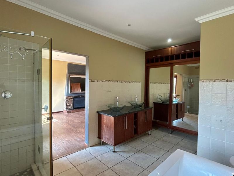 EXCLUSIVE MANDATE - FOR SALE Once in lifetime opportunity! Best price!  4-Bedroom Family House - Photo 6
