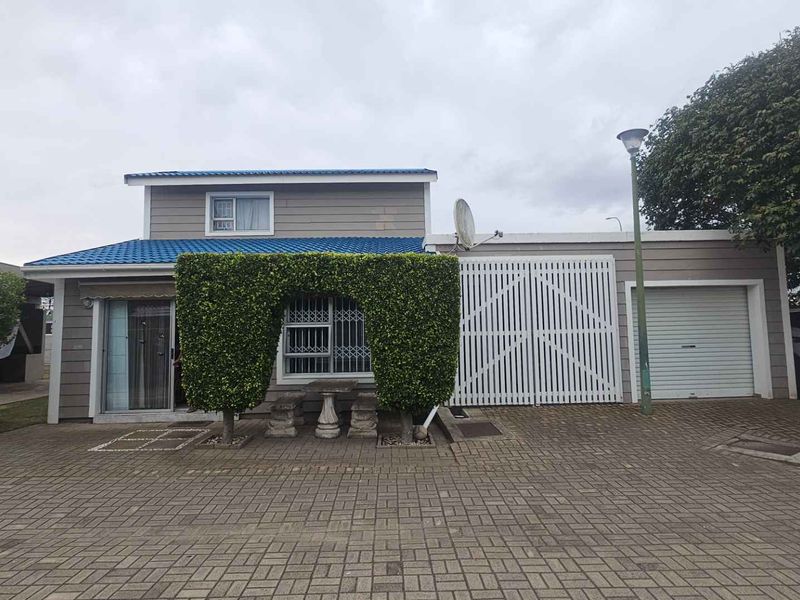 Hartenbos haven: Luxurious townhouse with exceptional features - Photo 3