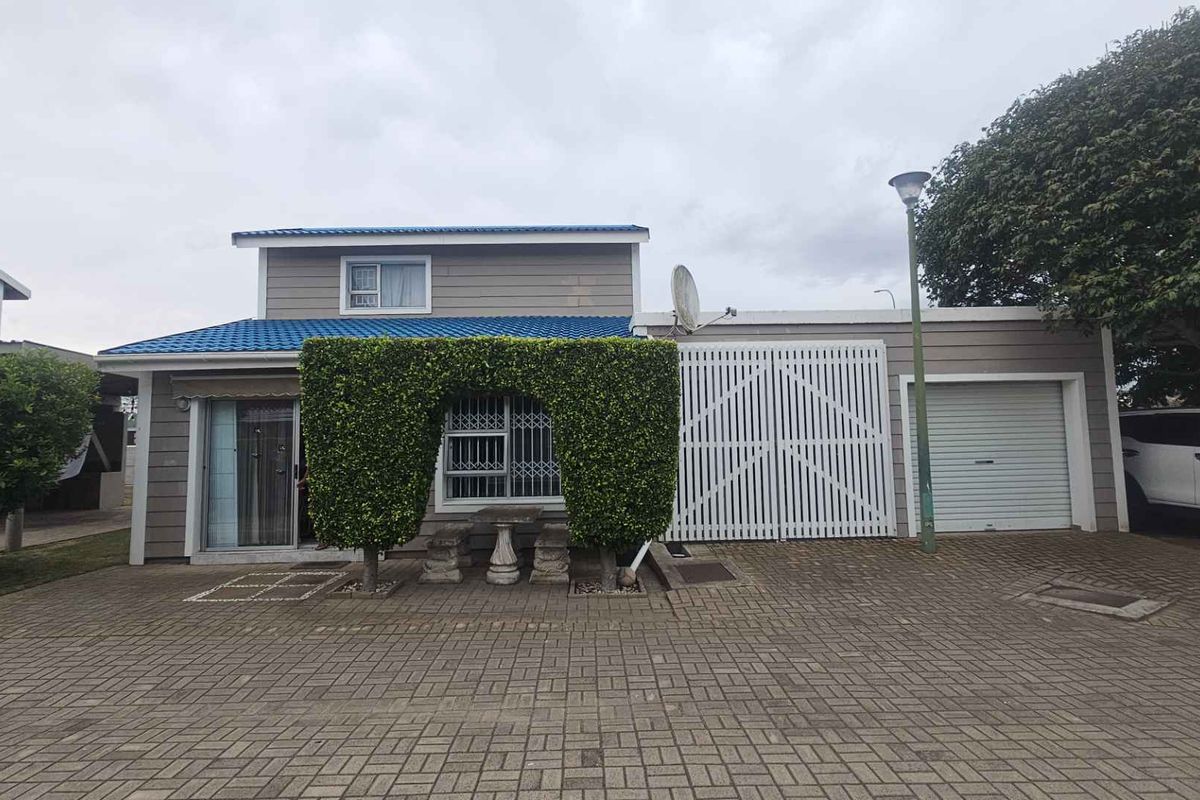 Hartenbos haven: Luxurious townhouse with exceptional features - Photo 3