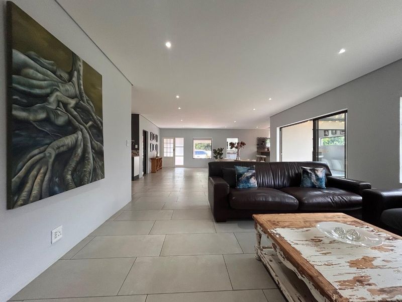 A Contemporary Sanctuary of Design, Light and Sustainability in Brackenhurst - Photo 6