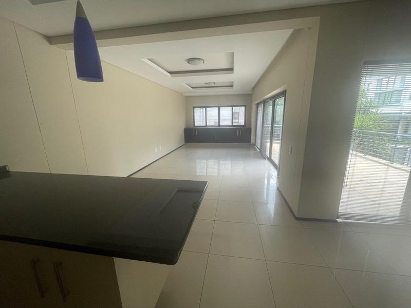 UNFURNISHED SPACIOUS MODERN DUPLEX TOWNHOUSE - Photo 9