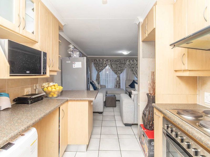 Lock-Up-and-Go 2-Bed Townhouse in Secure Sandalwood Lane — Pet Friendly & Fibre Ready - Photo 9