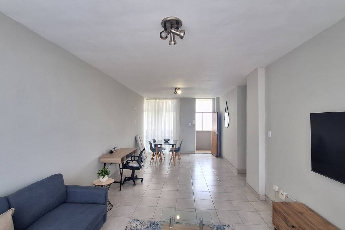 Spacious 2 bedroom Apartment in Constantia Kloof - Photo 4
