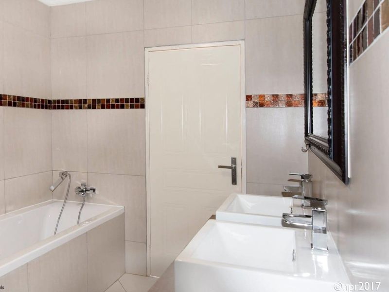 AVIS TOWNHOUSE - Photo 5