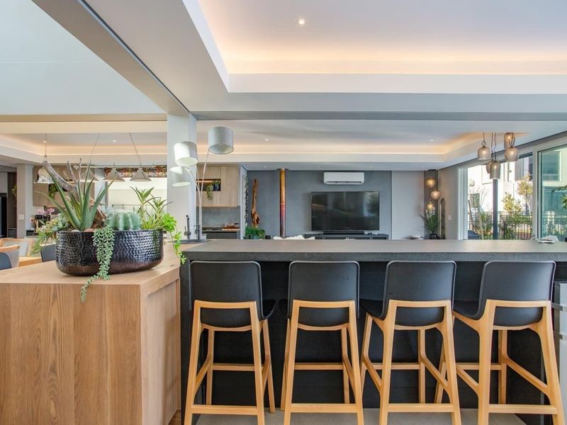 Exclusive Sole Mandate - Spacious Four-Bedroom Lakeside Home with Extended Mountain and Lake Views on Val de Vie Estate - Photo 4