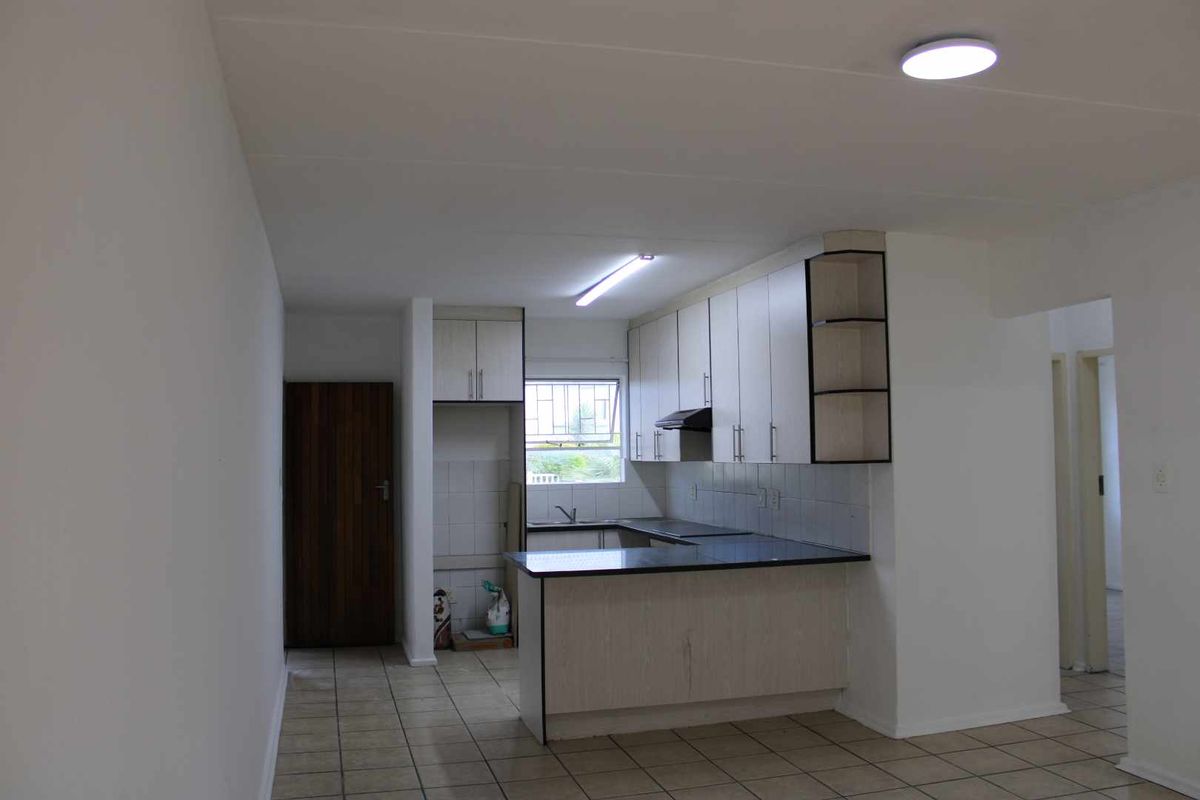 Garden Apartment Close to Mall of Africa - Photo 4