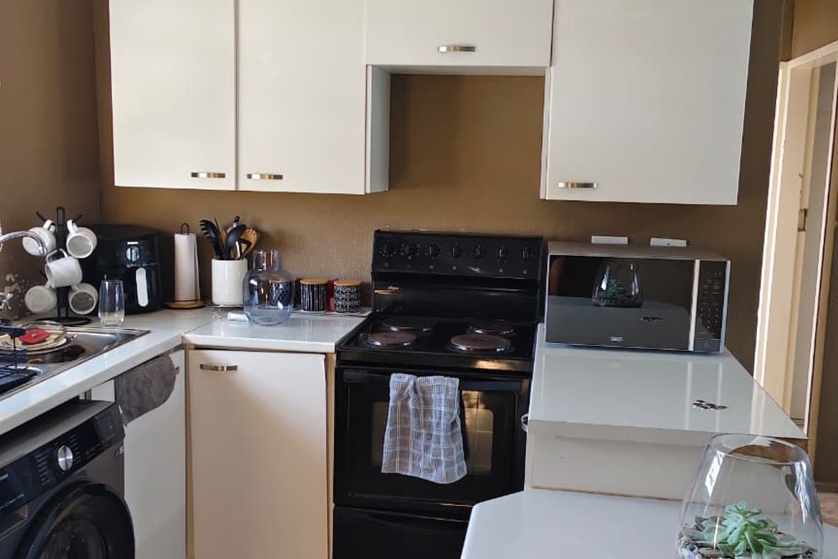 Modern Living Awaits in Serene Suburb! - Photo 2