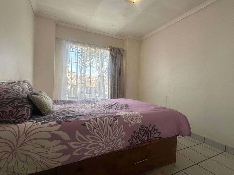 Sole mandate. Discover this exceptional first-floor apartment, ideally situated near premier shopping centers and top-rated schools. - Photo 9