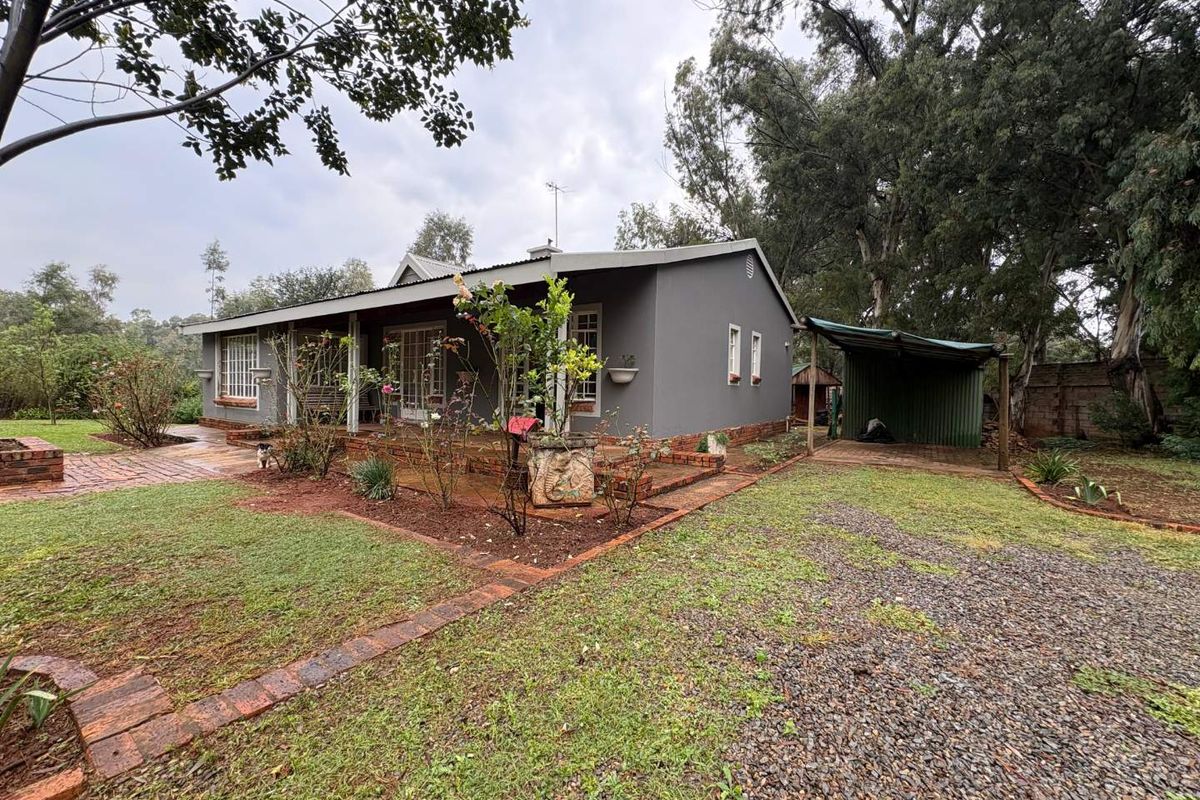 Charming 2-Bedroom Home with Spacious Yard in Henley on Klip - Photo 5