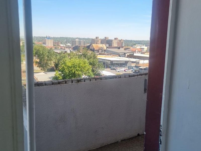 Central Benoni Gem: 2 Bedroom Apartment for Sale - Photo 8